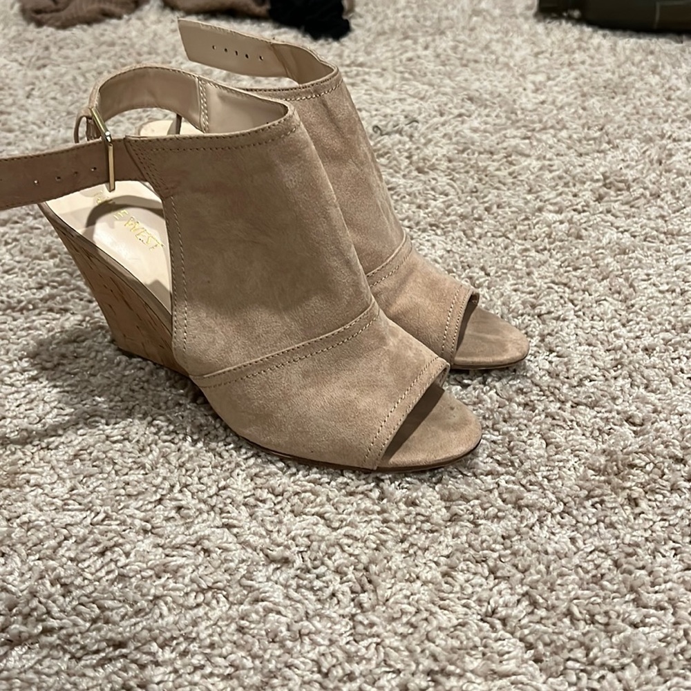 Womens Nine West wedges size 8